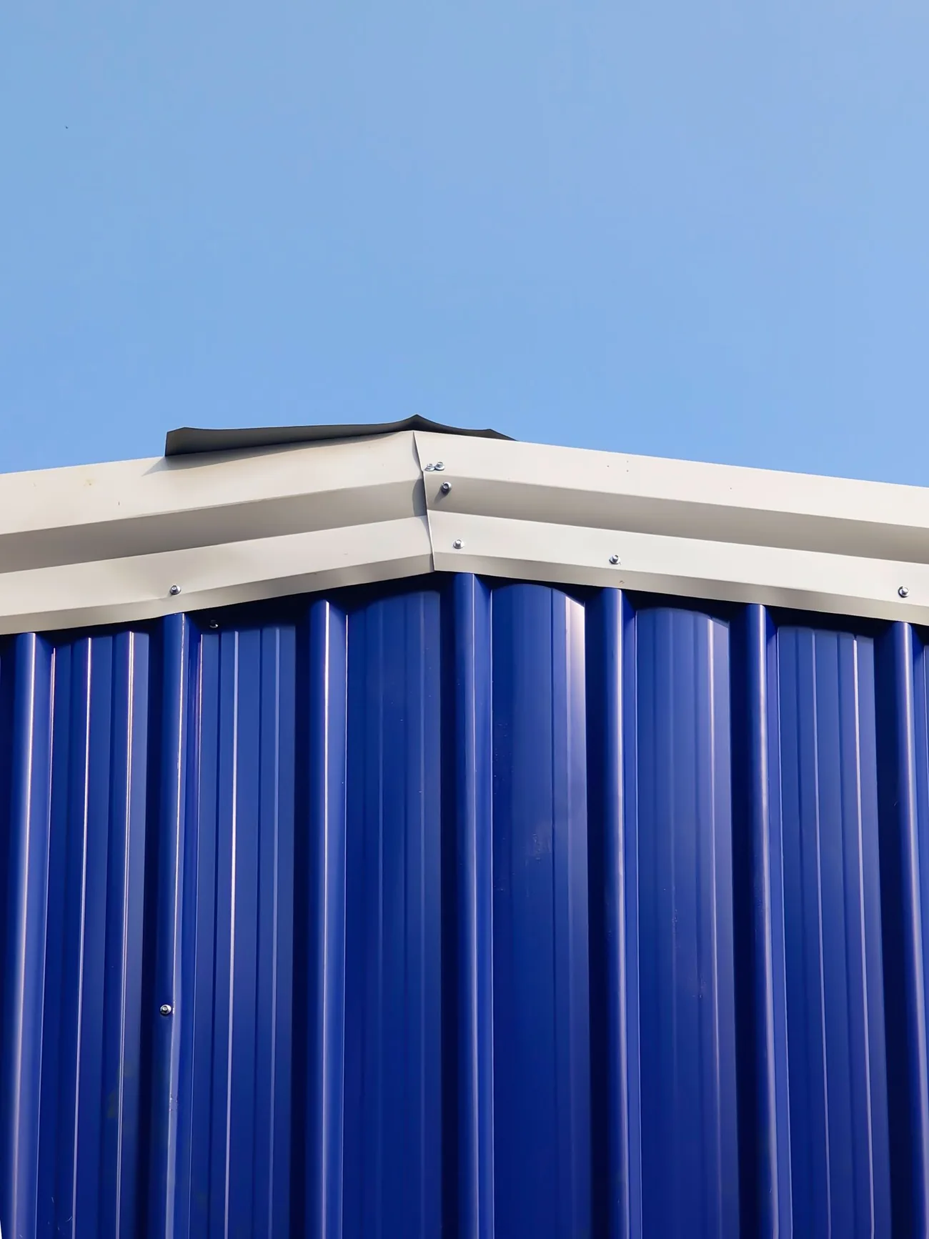 Metal roofing on a commercial building