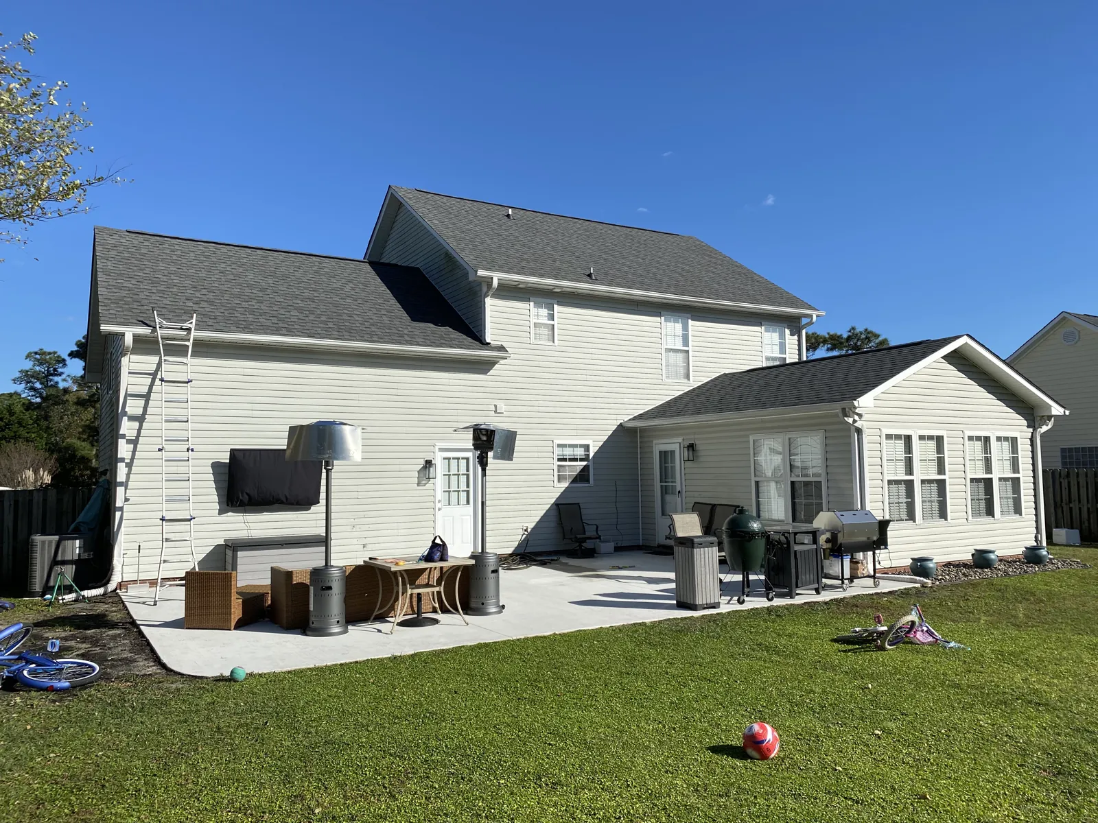 Two-story home with a roof built to GAF Master Elite standards